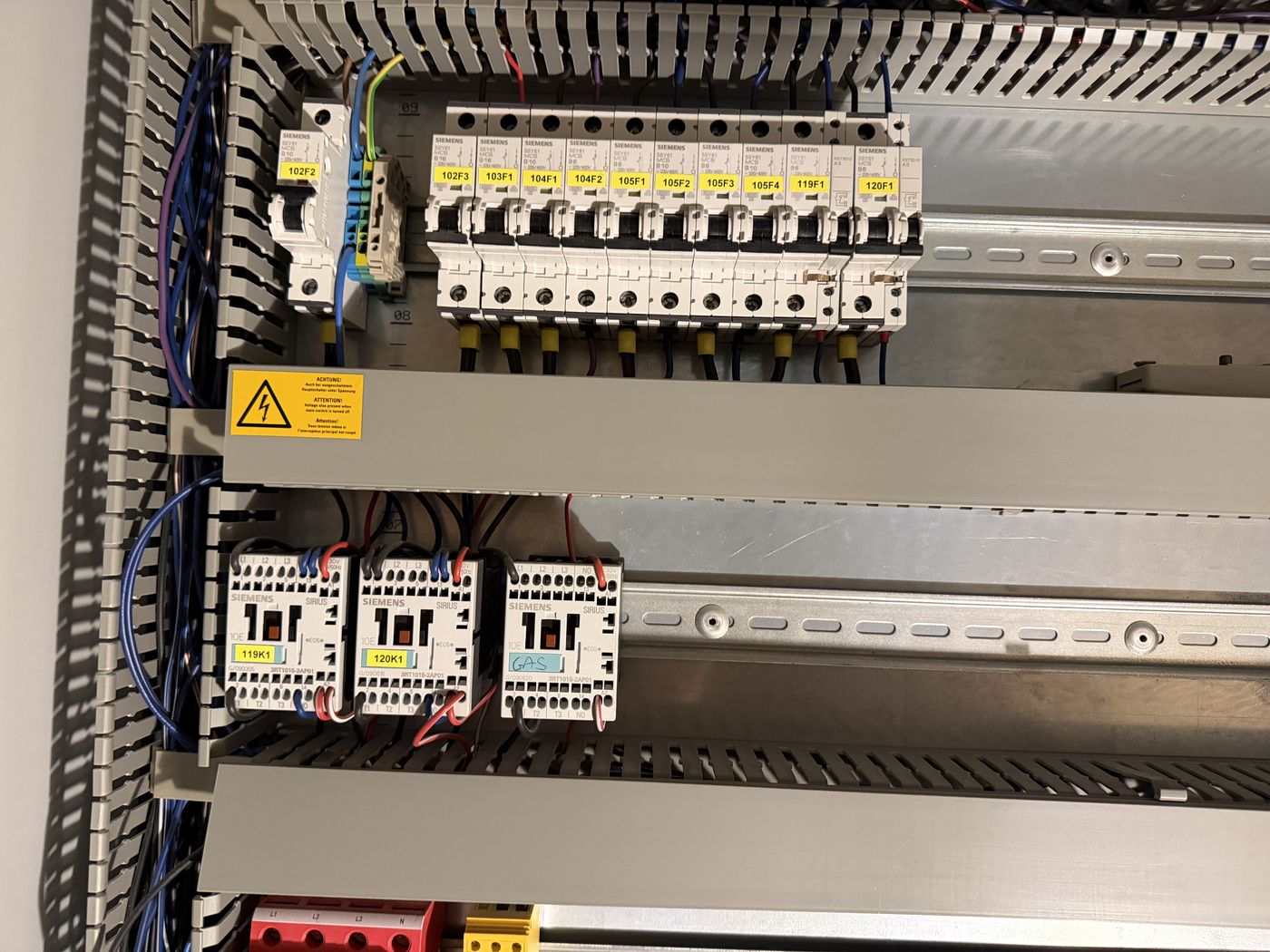 Siemens Sirius Komponenten in einem DICE-Schaltschrank