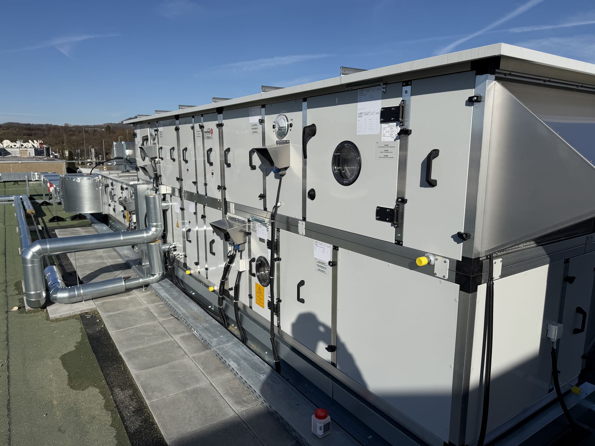Von DICE Automation betreute Lüftungsanlage auf einem Dach